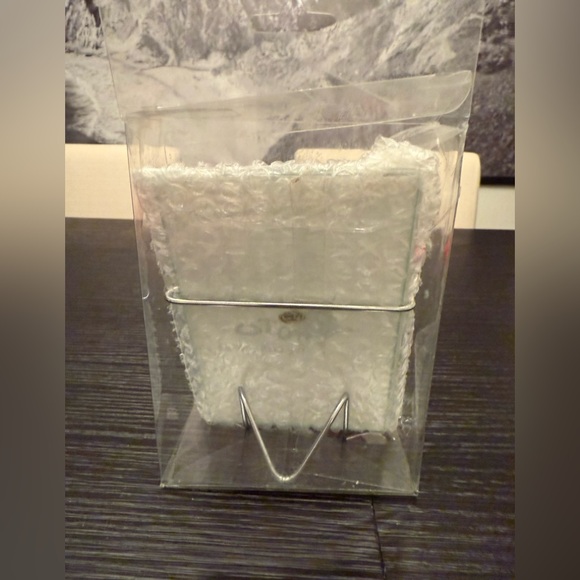 NEW Picture Frame Red Lips Silver Dimensional Whimsical Frame - Picture 4 of 4